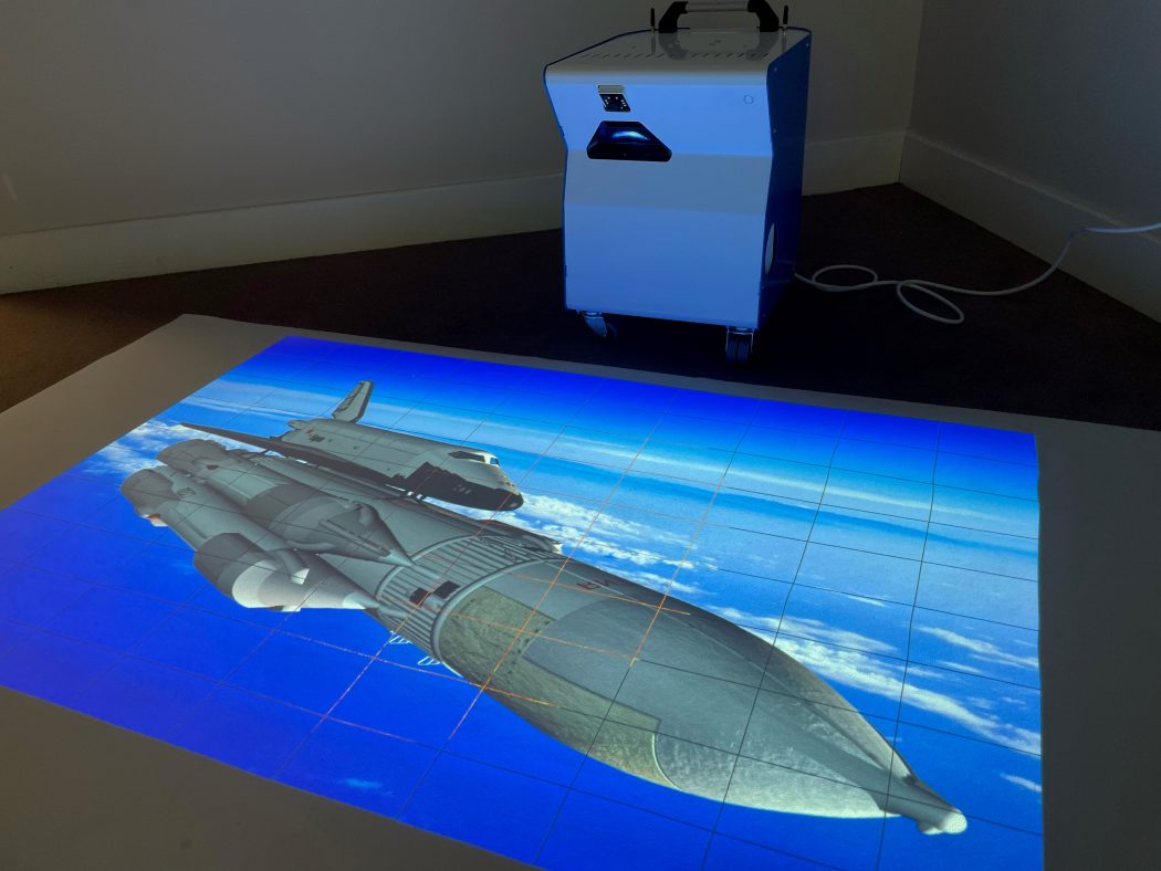 SENse Flex Mini - Portable interactive projector for floor projection