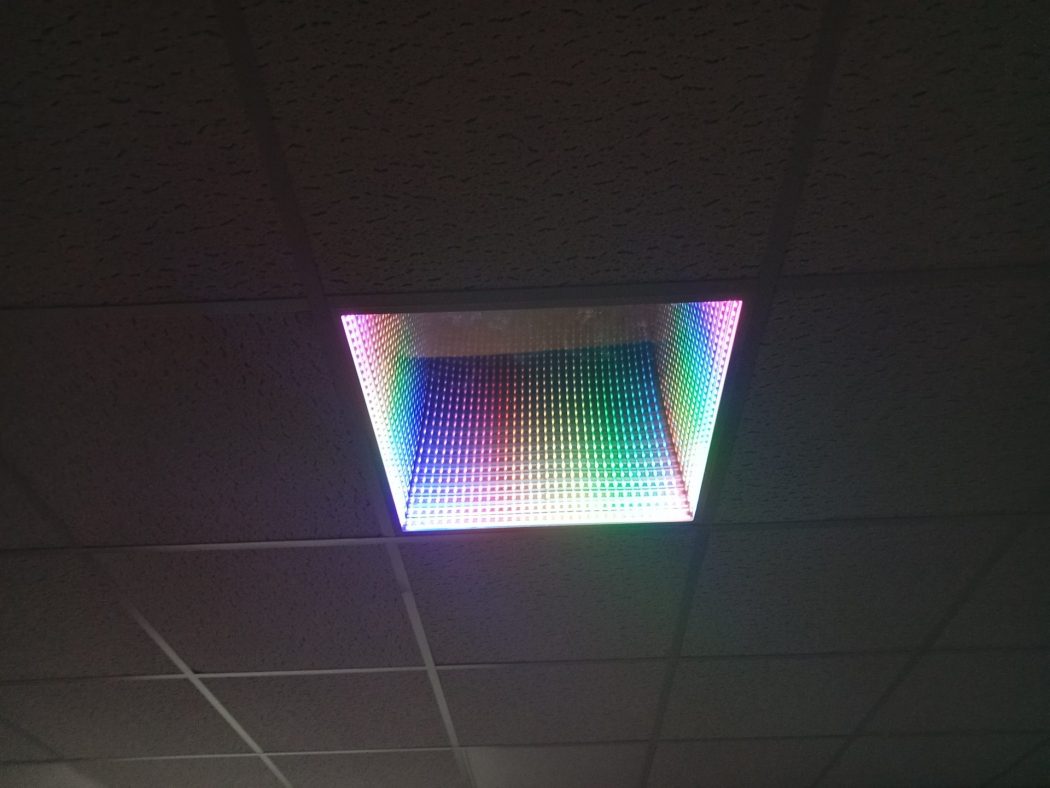 Infinity-Tile -Infinity Mirror Tunnel Ceiling Tile